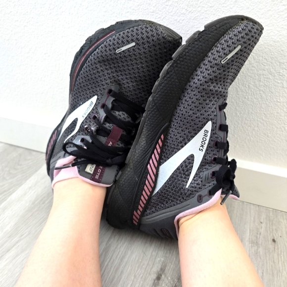 Brooks Shoes - Brooks | Adrenaline GTS 22 black purple sporty low-top running sneakers | WMS 10